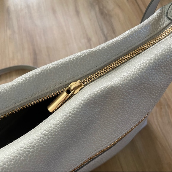 A New Day | Light Gray Crossbody Bag with Adjustable Strap - Picture 5 of 16